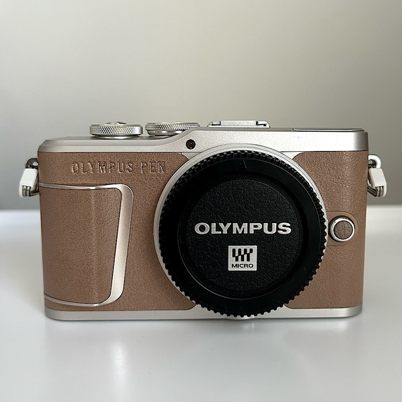 Olympus Other - Olympus PEN E-PL9 Digital Honey Brown Camera Kit